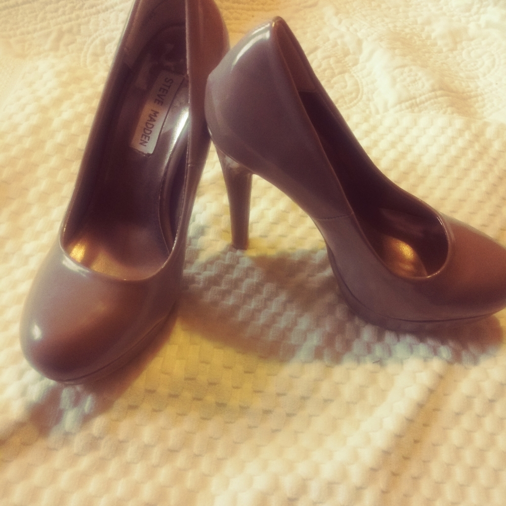 STEVE MADDEN HEELS SIZE 7 COLOR CREAM